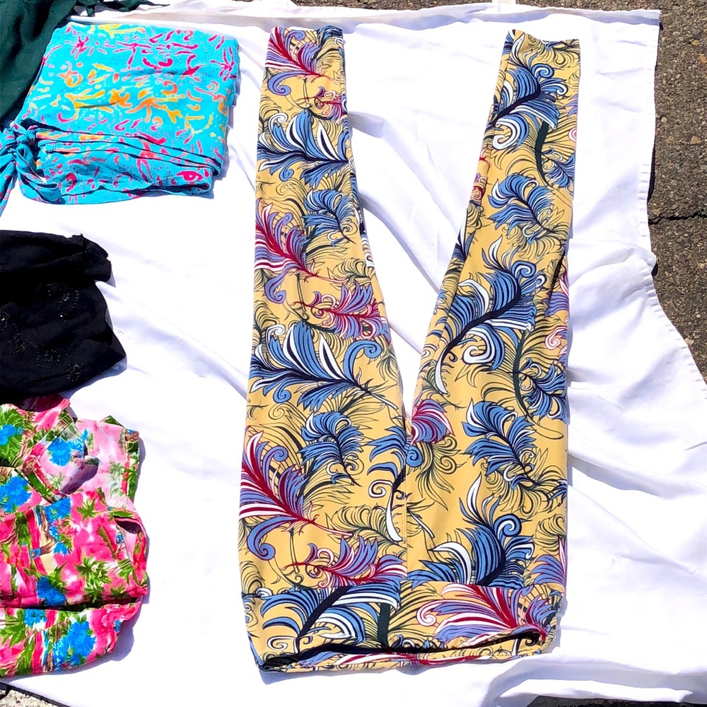 LulaRoe feather yellow and red leggings one size